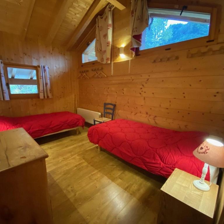 Chalet cosy 12 pers. à 1km des pistes, 5 ch., WiFi, cheminée, abri voiture - FR-1-572-30 - Chalet - 5