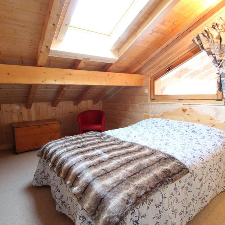 Chalet cosy 12 pers. à 1km des pistes, 5 ch., WiFi, cheminée, abri voiture - FR-1-572-30 - Chalet - 10
