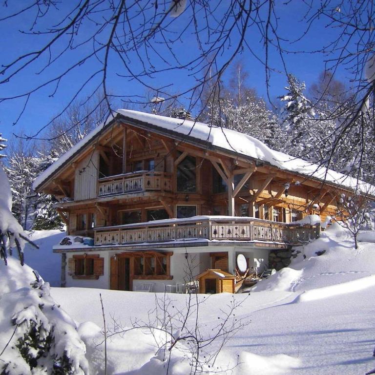 Chalet cosy 12 pers. à 1km des pistes, 5 ch., WiFi, cheminée, abri voiture - FR-1-572-30 - Chalet - 16