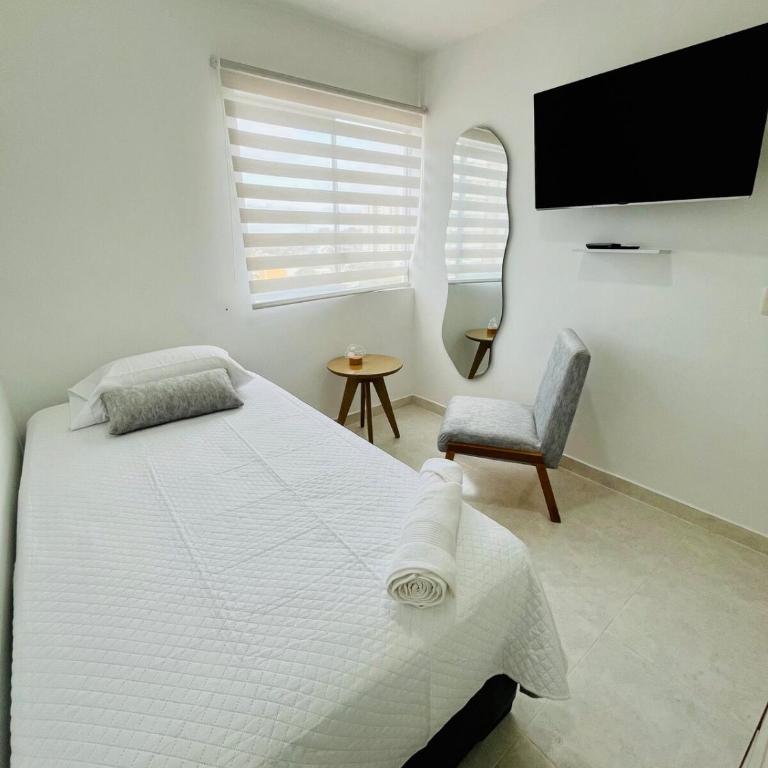 Beach Nearby Stunning Views Ultimate Comfort - Two-Bedroom Apartment - 5
