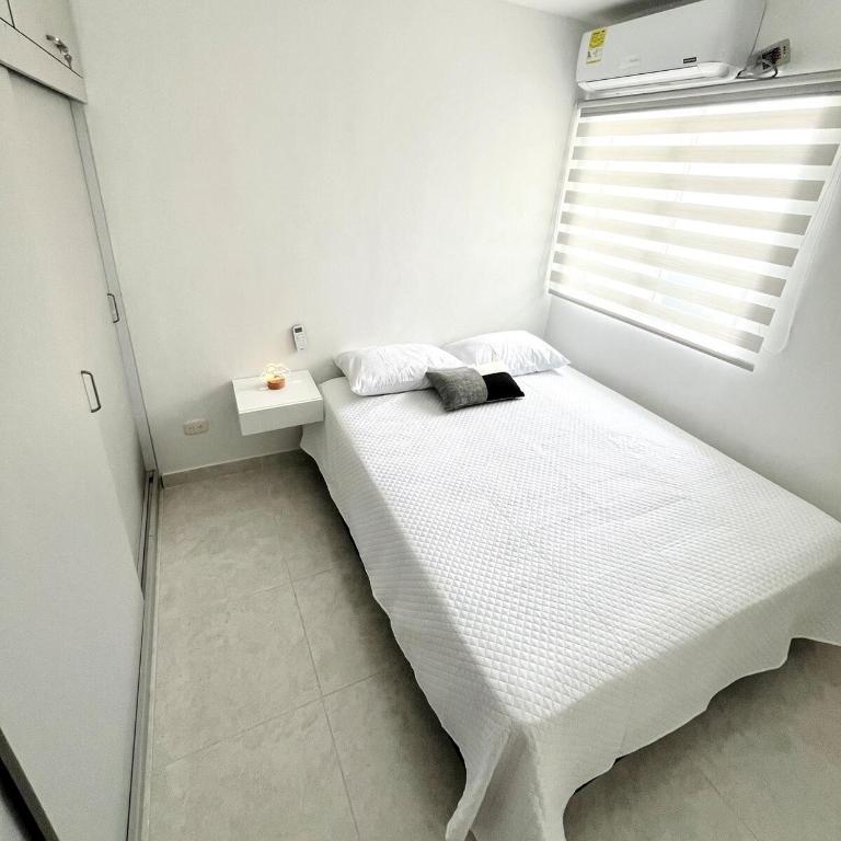 Beach Nearby Stunning Views Ultimate Comfort - Two-Bedroom Apartment - 19