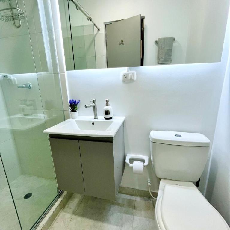Beach Nearby Stunning Views Ultimate Comfort - Two-Bedroom Apartment - 28