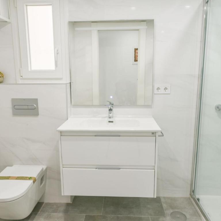 Magnificent Renovated 2 bed 2 bath City Center - Apartamento - 37