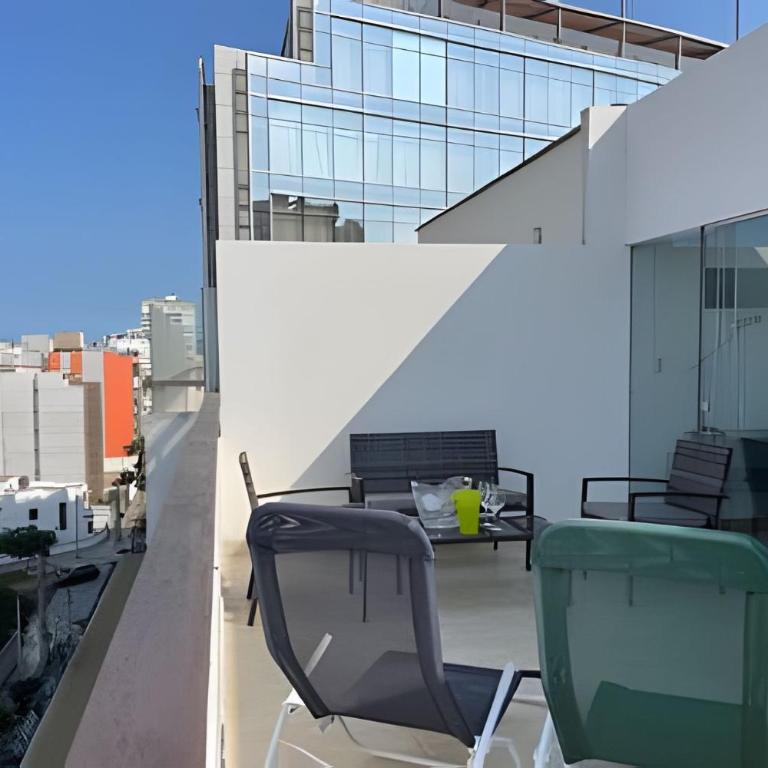 Iconic Miraflores Penthouse 3BR - Three-Bedroom Apartment - 19