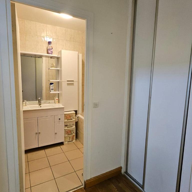 Chambres lumineuses avec vue sur Paris Montmartre - Quadruple Room - 4