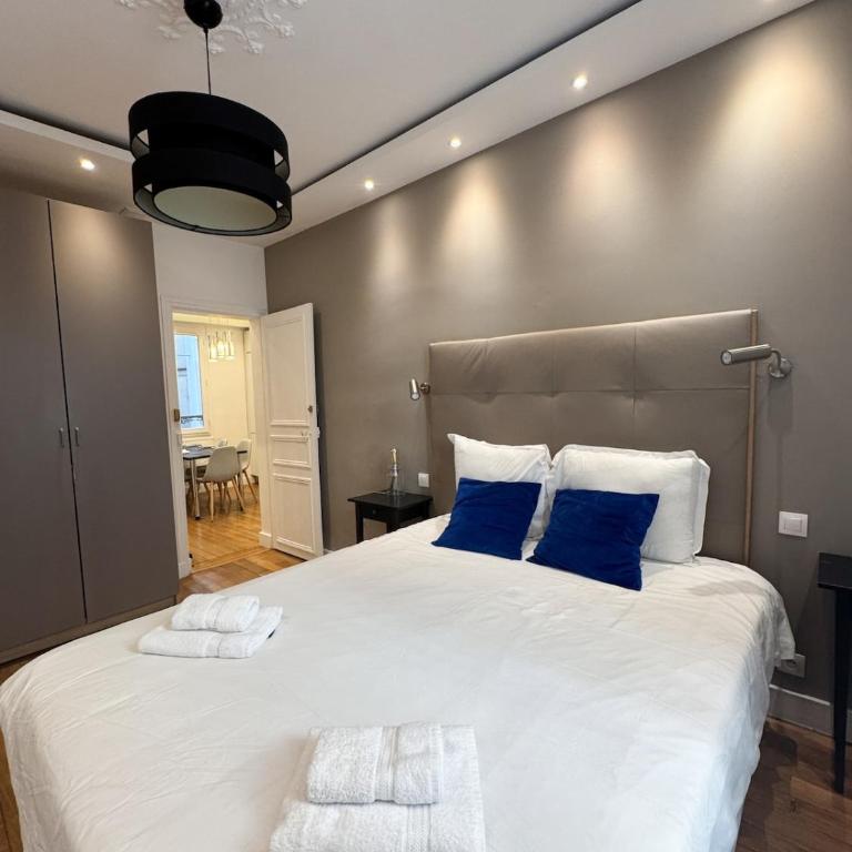 Celine 27 Le reflet du Rocher, Appart à deux pas de l'Arc - Two-Bedroom Apartment - 9
