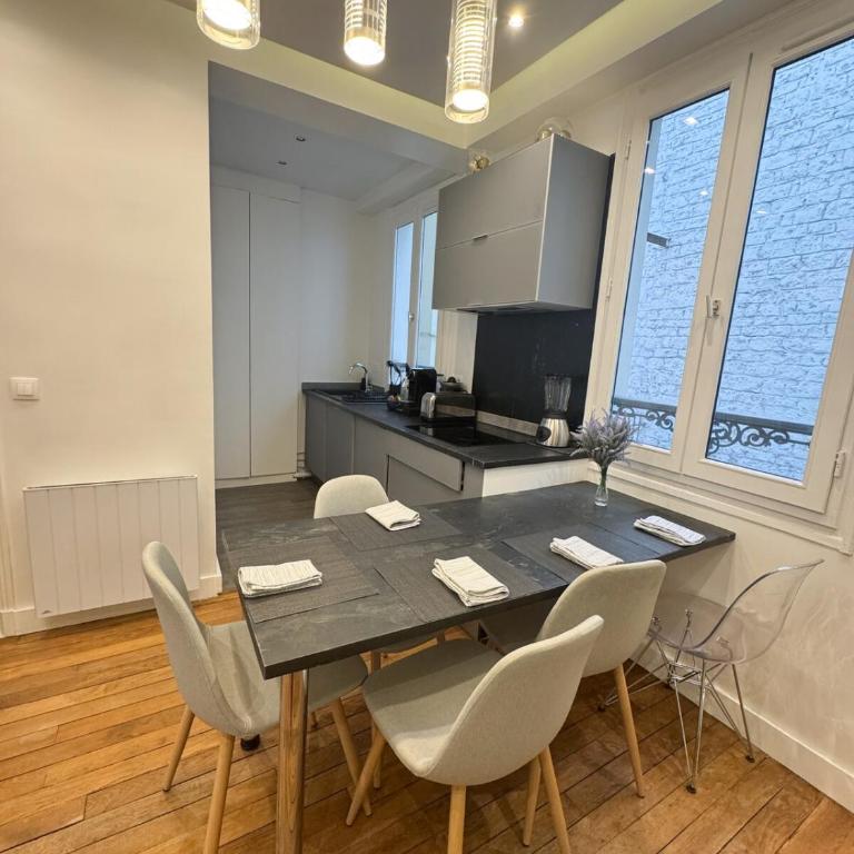 Celine 27 Le reflet du Rocher, Appart à deux pas de l'Arc - Two-Bedroom Apartment - 10