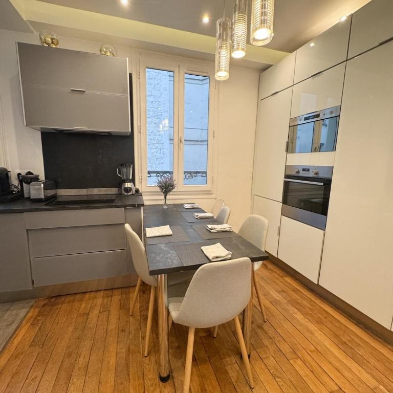 Celine 27 Le reflet du Rocher, Appart à deux pas de l'Arc - Two-Bedroom Apartment - 12