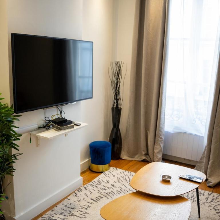 Celine 27 Le reflet du Rocher, Appart à deux pas de l'Arc - Two-Bedroom Apartment - 16