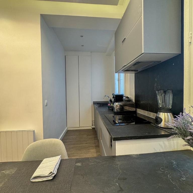 Celine 27 Le reflet du Rocher, Appart à deux pas de l'Arc - Two-Bedroom Apartment - 17