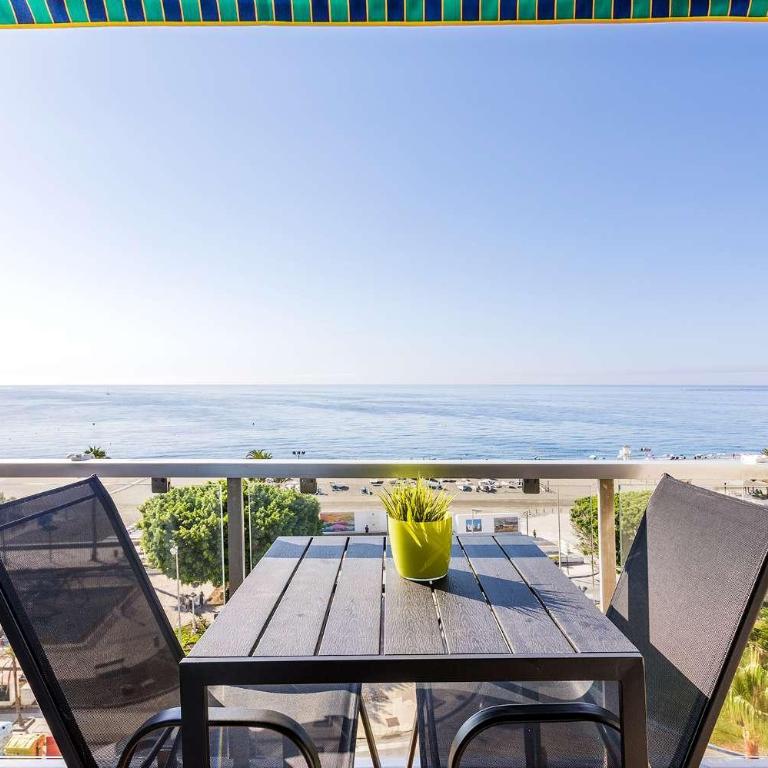 Sea View & Beach View Appartement Torre Del Mar - Two-Bedroom Apartment with Terrace and Sea View - 1