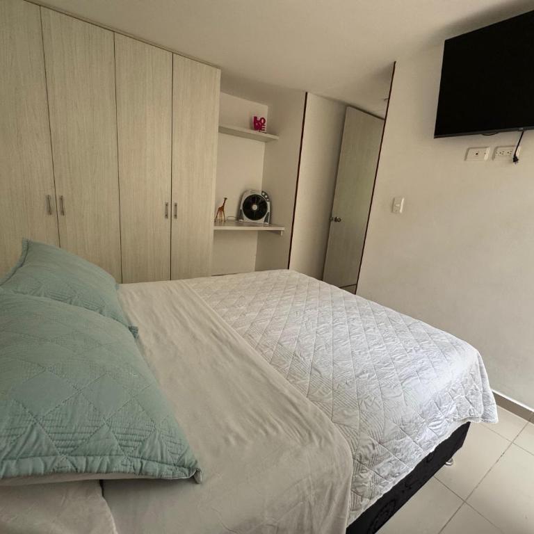 Apartaestudio en a Milla de oro, restaurantes, Centros comerciales, clínica Keralty - Apartamento de 1 dormitorio - 4