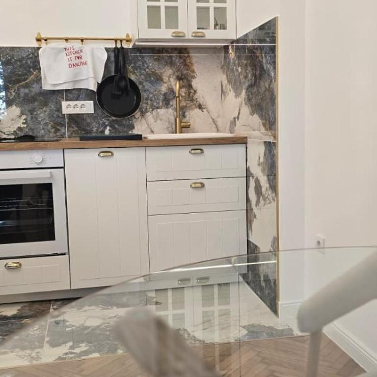 Admiral Suite - One-Bedroom Apartment - 10