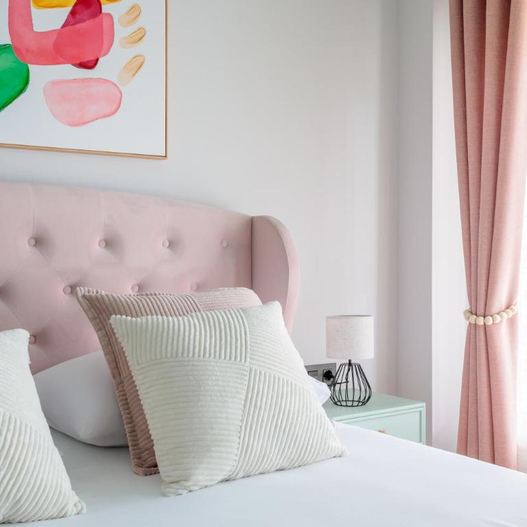 Charm Beach Retreat - Deluxe Double Room with Extra Bed - 16