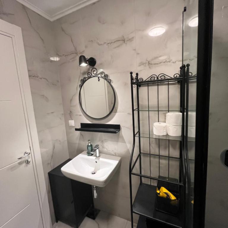 Forest Nook FREE GARAGE - One-Bedroom Apartment - 16