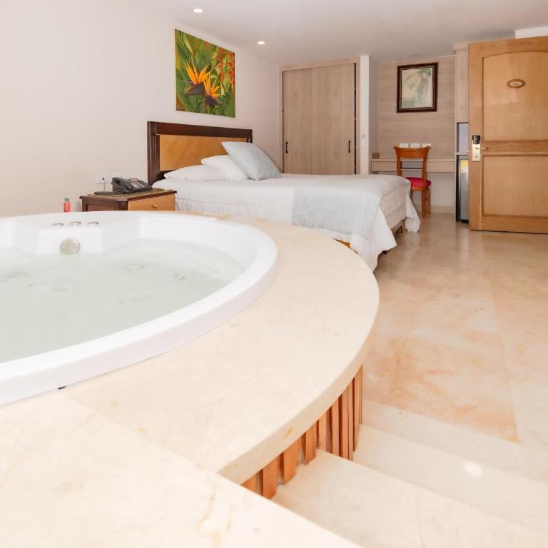 Hotel San Pedro del Fuerte - Deluxe Double Room with Bath - 1