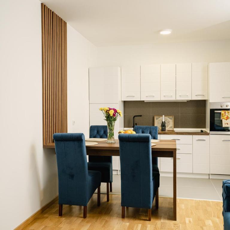 Lilys LUX apartman - Studio Apartment with Balcony - 16