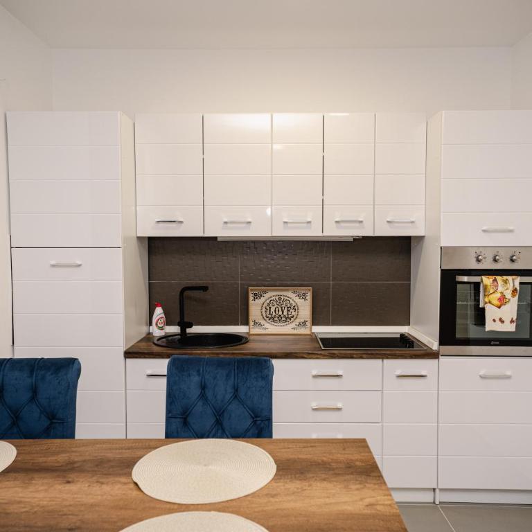 Lilys LUX apartman - Studio Apartment with Balcony - 17