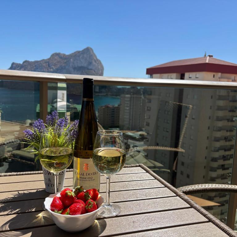 Enjoy Apartment beautiful sea view, perfect for cyclists - One-Bedroom Apartment with Sea View and Balcony - 4