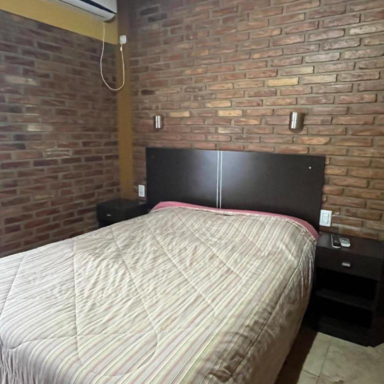 Amplio departamento con 2 habitaciones- Balcón hacia la pileta y estacionamiento - Two-Bedroom Apartment with Balcony - 8