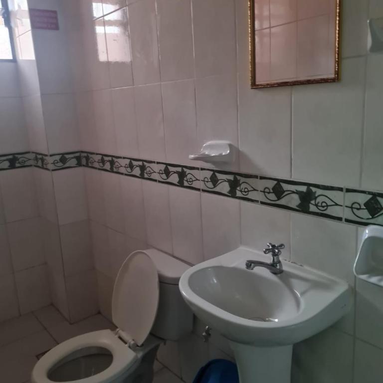 Hostal La Extincion - Family Room - 4