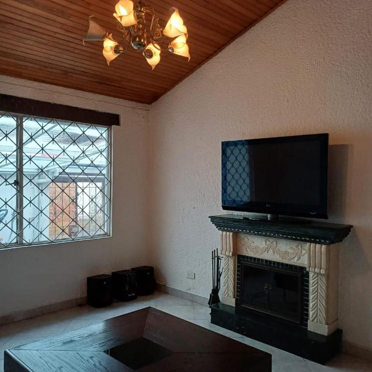 Casa Amplia y cómoda en zona tranquila de la ciudad - Casa de 5 dormitorios - 4