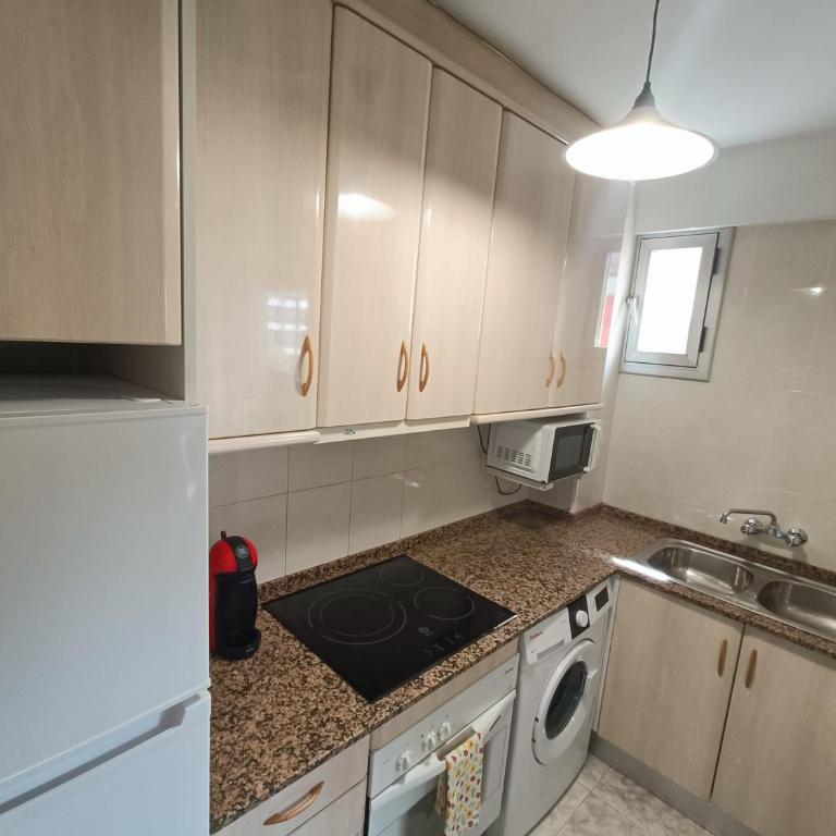 Apartamentos Casanostra - Apartment with Balcony - 11