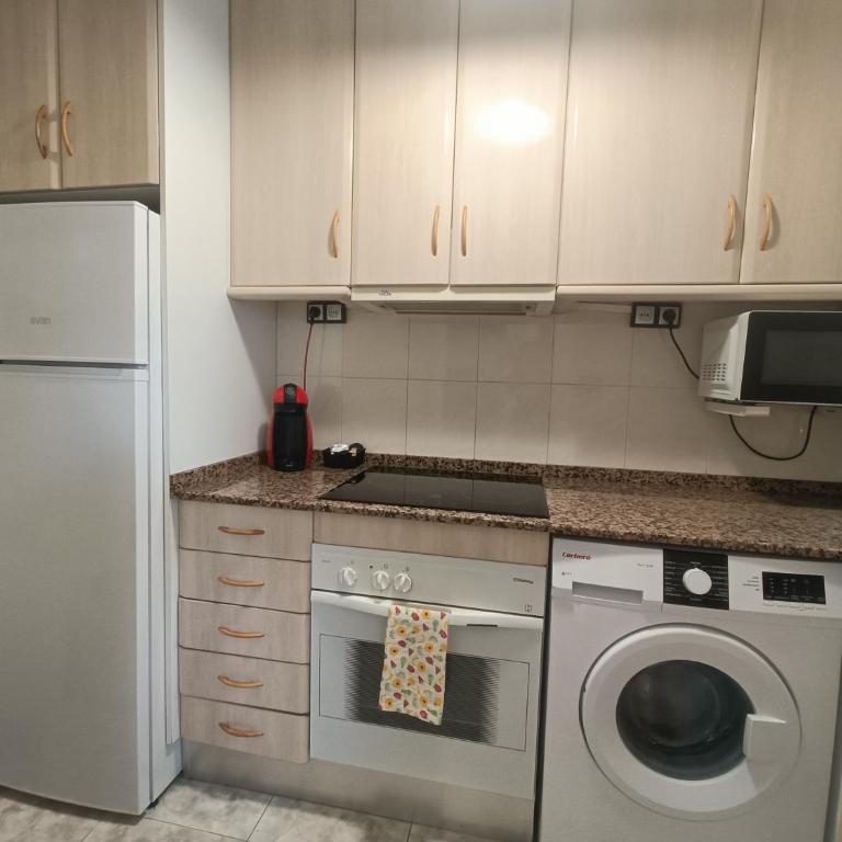 Apartamentos Casanostra - Apartment with Balcony - 13