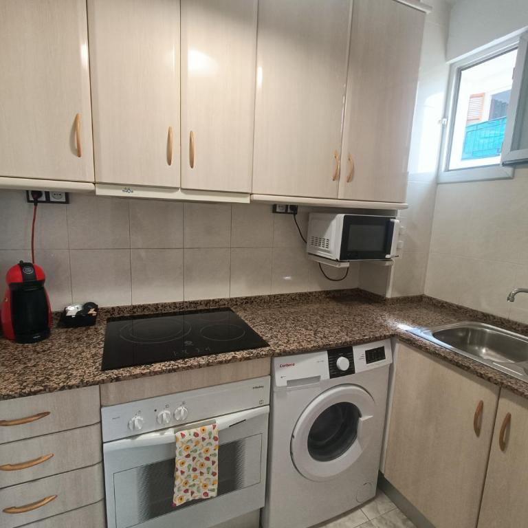 Apartamentos Casanostra - Apartment with Balcony - 12