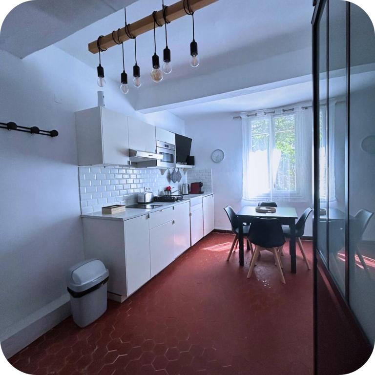 ꨄ Le Panier Cosy - One-Bedroom Apartment - 11