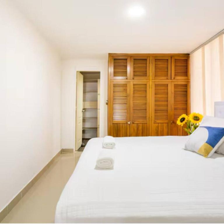 Group Stay in Poblado - Walk Everywhere - King Bed - Apartment - 2