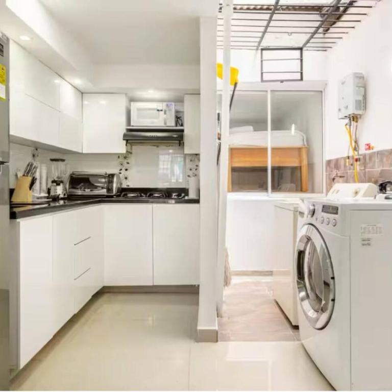 Group Stay in Poblado - Walk Everywhere - King Bed - Apartment - 6