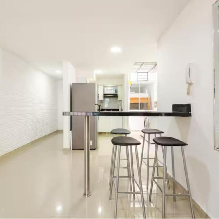 Group Stay in Poblado - Walk Everywhere - King Bed - Apartment - 11