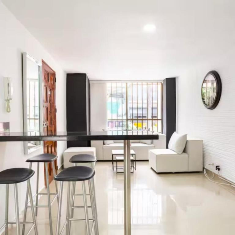 Group Stay in Poblado - Walk Everywhere - King Bed - Apartment - 14