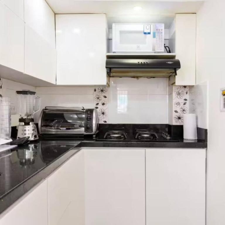 Group Stay in Poblado - Walk Everywhere - King Bed - Apartment - 15
