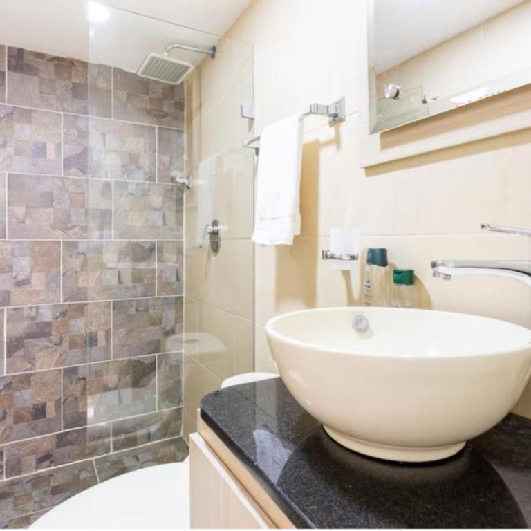 Group Stay in Poblado - Walk Everywhere - King Bed - Apartment - 24