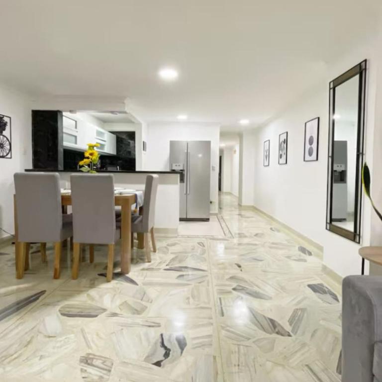 Group Stay in Poblado - Walk Everywhere - King Bed - Apartment - 40