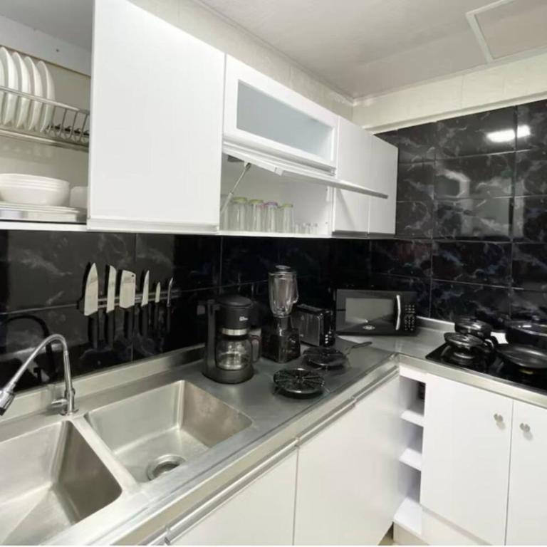 Group Stay in Poblado - Walk Everywhere - King Bed - Apartment - 46