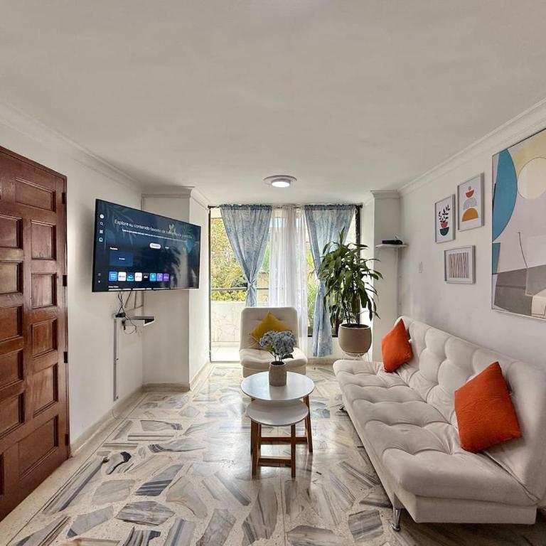 Medellin Poblado Gem Walk to Provenza and Lleras - Apartment - 2
