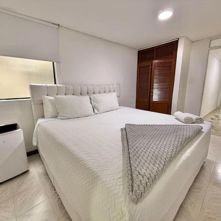 Medellin Poblado Gem Walk to Provenza and Lleras - Apartment - 4