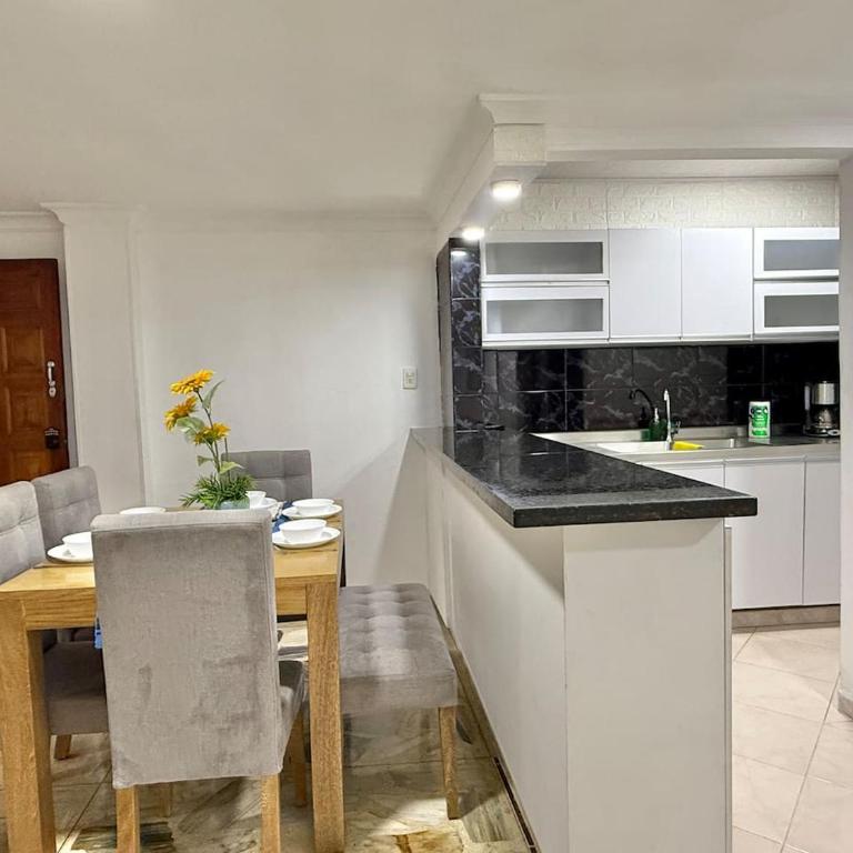 Poblado Gem Walk to Provenza and Steps to Cafes - Apartment - 12