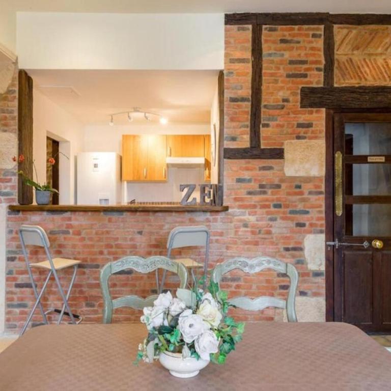 Les 3 Rêves - 6 pers Terrasse Parking, WiFi Accès Péage facile 10 min VIENNE - Maison 3 Chambres - 25