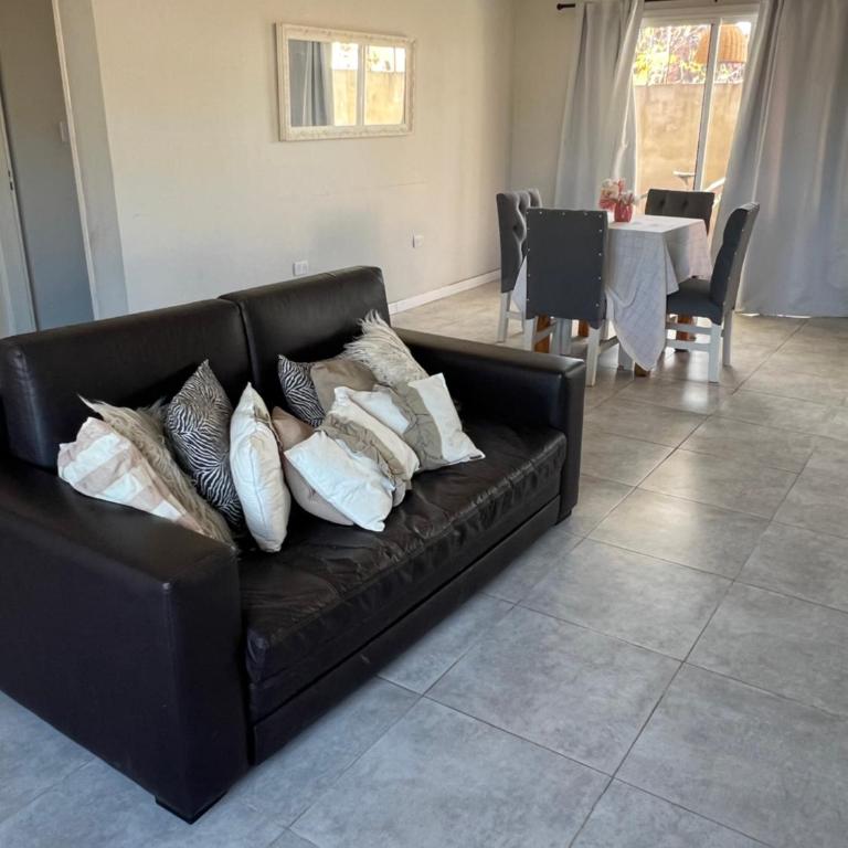 Excelente propiedad - Casa de 2 dormitorios - 4