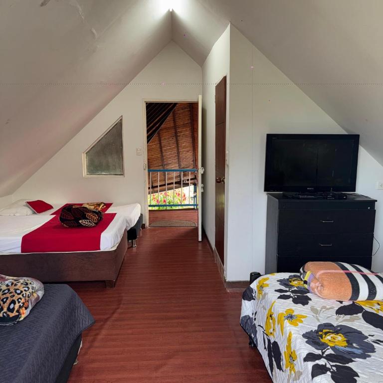 EcoHotel Colibrí Salento - Deluxe Family Room - 35