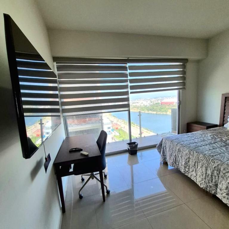 Torre Pórtico de Lujo #2 - Frente Playa y Malecón - Two-Bedroom Apartment - 11
