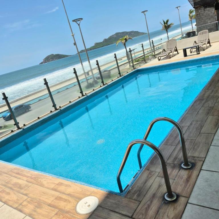 Torre Pórtico de Lujo #2 - Frente Playa y Malecón - Two-Bedroom Apartment - 6