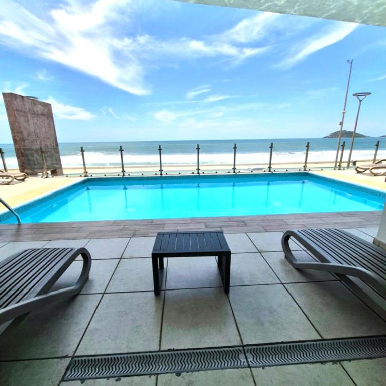 Torre Pórtico de Lujo #2 - Frente Playa y Malecón - Two-Bedroom Apartment - 1