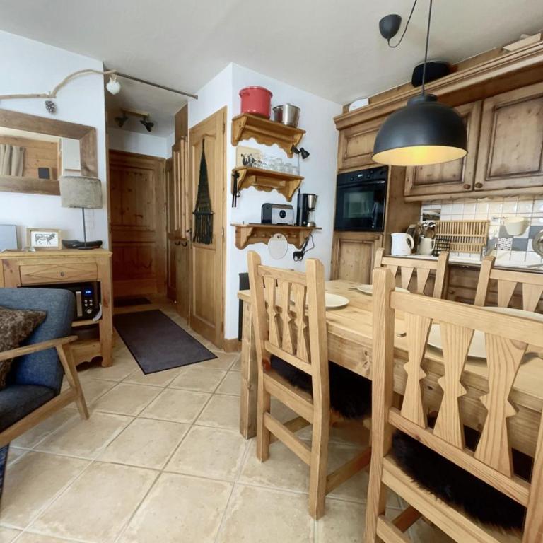 Appartement cosy 3 pièces avec balcon exposé sud, proche piscine et ski bus, idéal pour 4 personnes - FR-1-572-245 - Apartment (4 Erwachsene) - 4
