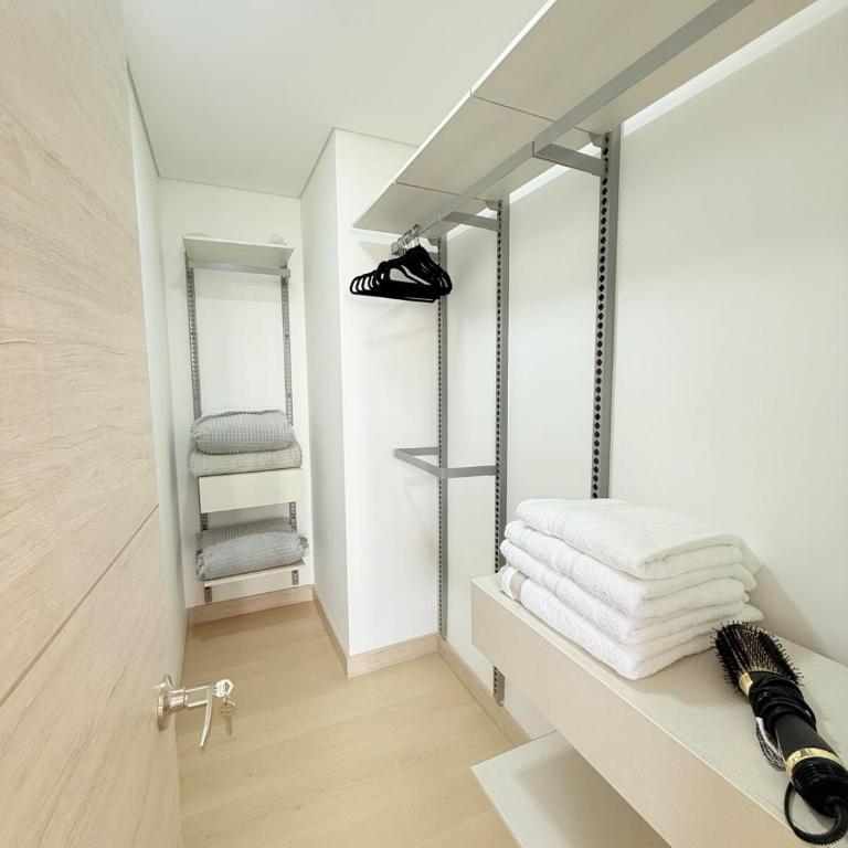 Poblado de lujo - Two-Bedroom Deluxe Apartment with Balcony - 12
