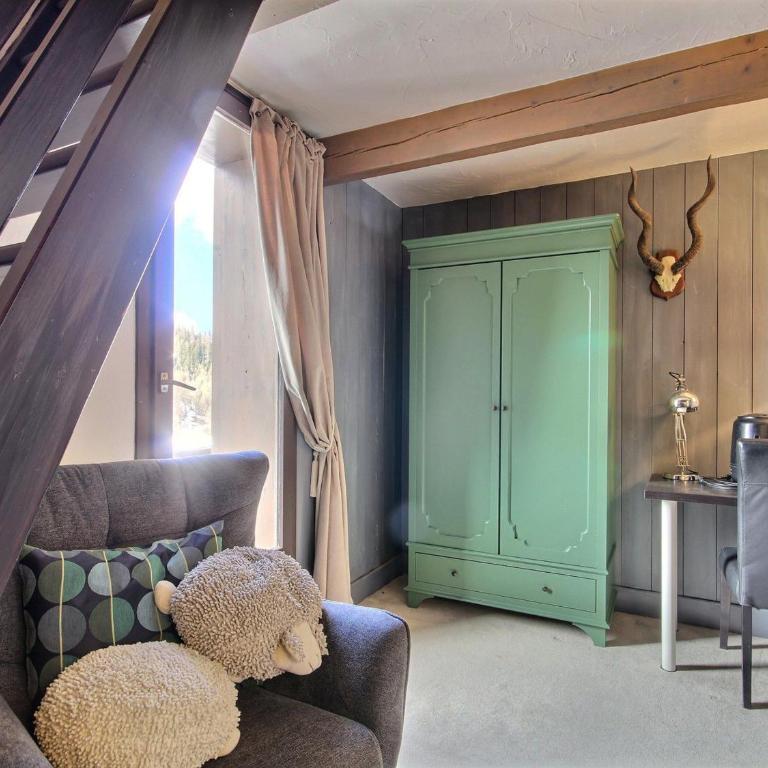 Chalet spacieux avec terrasse et jacuzzi, proche des pistes pour 14 personnes - FR-1-455-268 - Chalet - 10